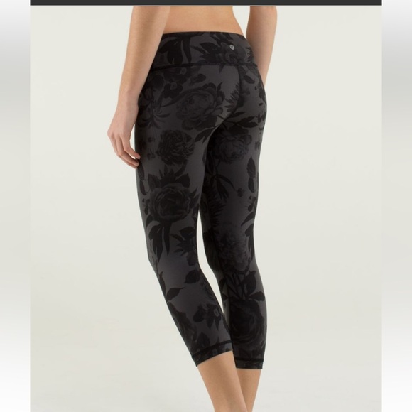 Lululemon Wunder Under Cropped Leggings‎ Brisk Bloom Black Size 6 - Picture 2 of 8